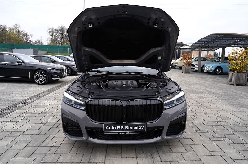 BMW Řada 7 730d xDrive/Mpaket/9AT/Lasery - fotka 9 z 47