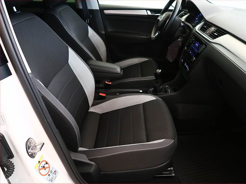 Škoda Rapid (2018) Spaceback 1.0 TSI, Tempomat - fotka 9 z 15
