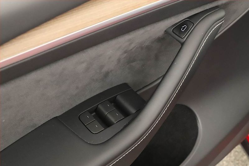 Tesla Model Y (2022) RWD LFP 60kWh, SoH 93% - fotka 14 z 24