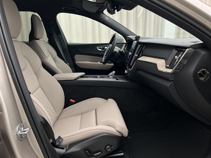 Volvo XC60 (2026) B5 AWD PLUS BRIGHT AUT - fotka 25 z 43