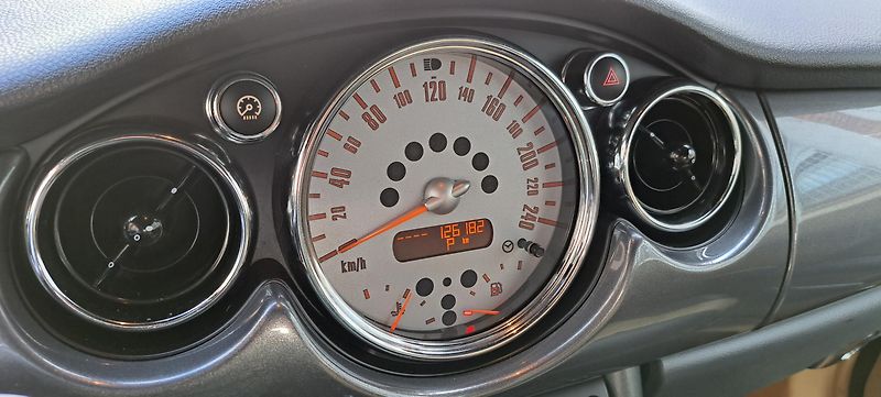 Mini Cooper (2006) - fotka 26 z 36