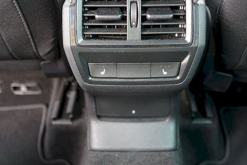 Škoda Karoq (2025) TSI 110 kW DSG Sportline - taž - fotka 29 z 33