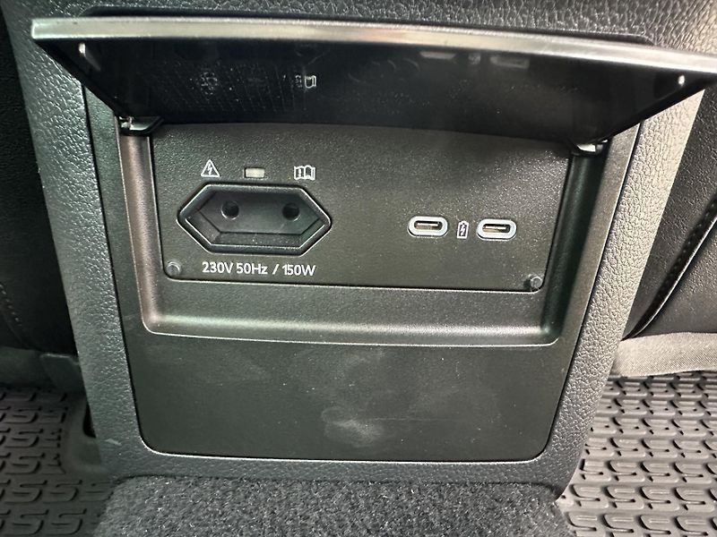 Škoda Superb (2022) Combi L&K DSG 4x4 2,0TDi 147kW - fotka 23 z 24