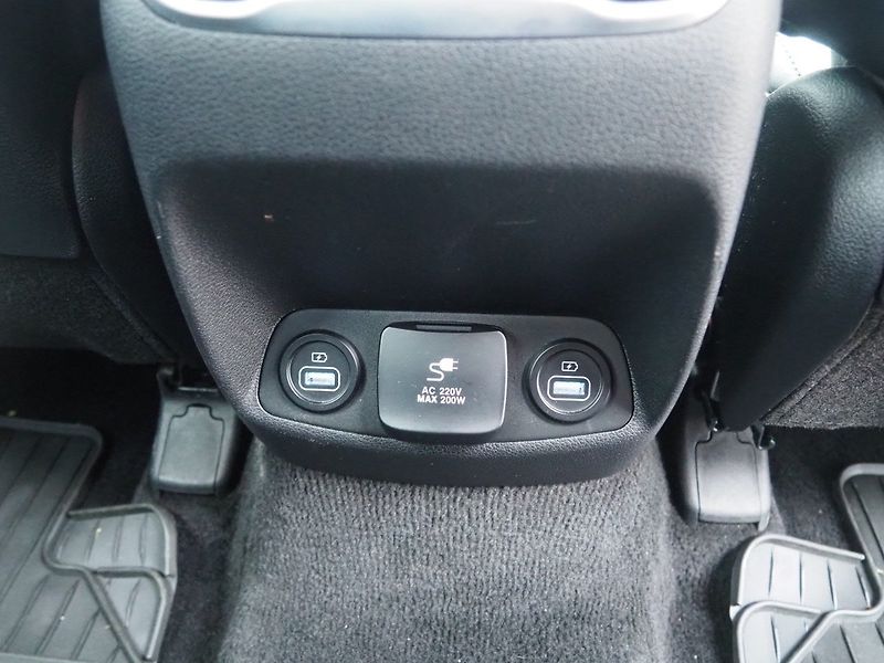Hyundai Santa Fe (2022) 2.2 CRDi 4x4 Style Premium 8AT - fotka 18 z 48