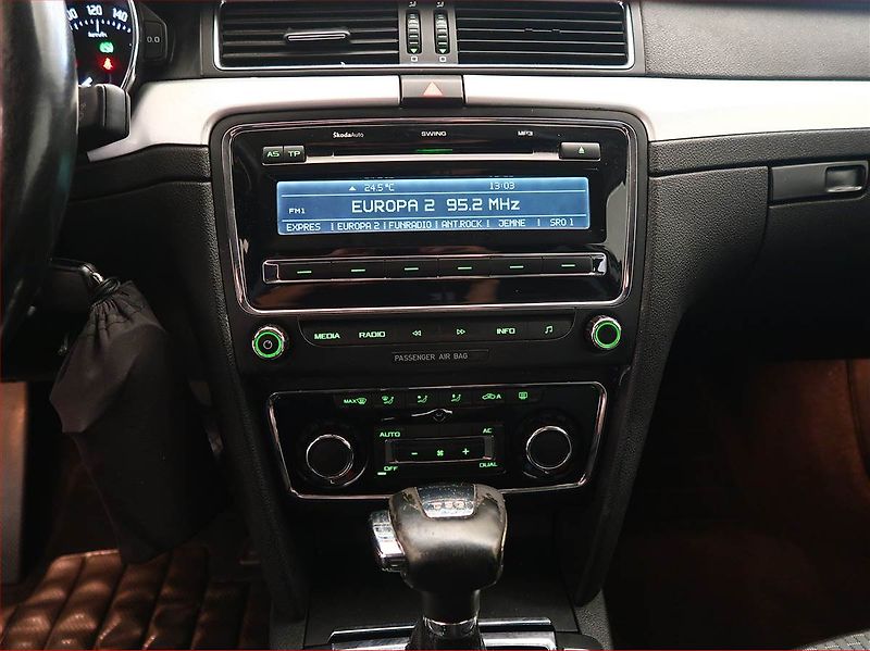 Škoda Superb (2010) 2.0 TDI, Automat, Tempomat - fotka 12 z 17