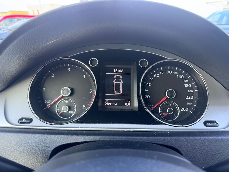 Volkswagen Passat (2012) 1,6 TDI 77 KW KOLA STK - fotka 17 z 46