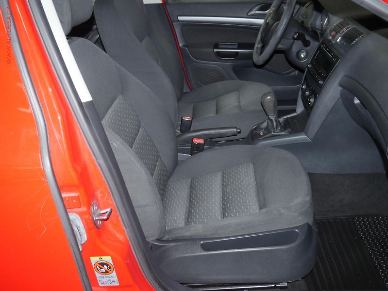 Škoda Octavia (2012) 2.0 TDi, ČR, AC - fotka 12 z 15