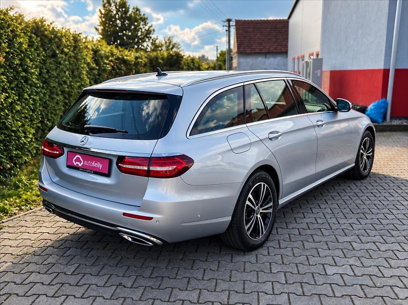 Mercedes-Benz Třídy E 2,0 E 220 d / 9G-TRONIC - fotka 5 z 48