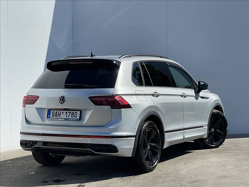 Volkswagen Tiguan 2,0 TDI 4Mot DSG R-Line Matrix - fotka 3 z 23