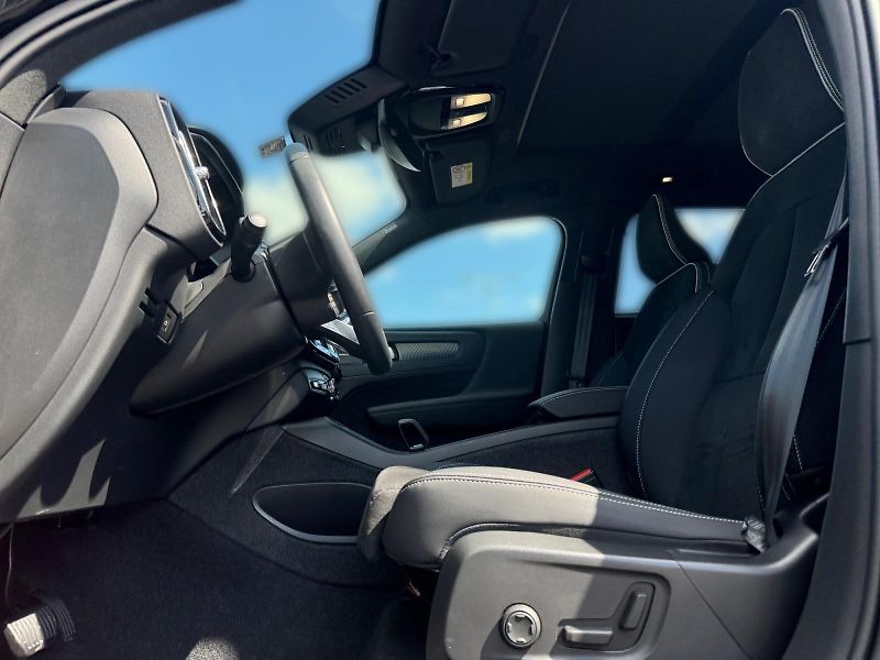 Volvo XC40 (2023) ULTIMATE BRIGHT B4 P 145kW AWD - fotka 7 z 11