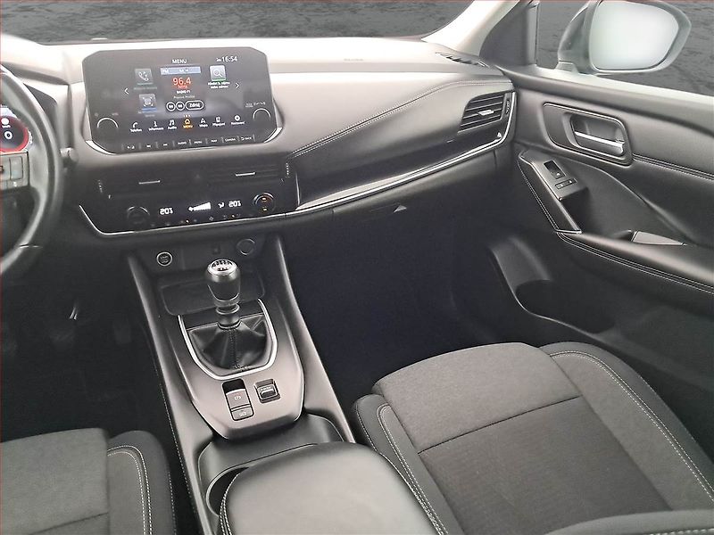 Nissan Qashqai (2022) 1.3 DIG-T - fotka 7 z 17
