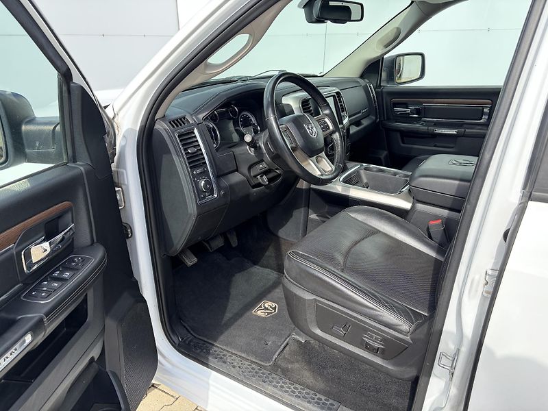 Dodge RAM (2016) 1500 Laramie V8 HEMI - fotka 9 z 40