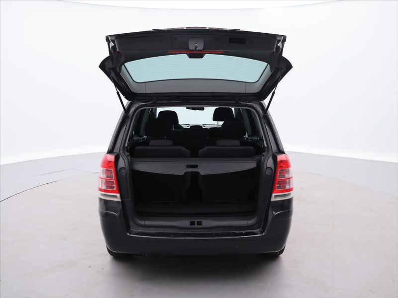 Opel Zafira 1,6 i 85kW Family STK 04/2028 - fotka 9 z 23