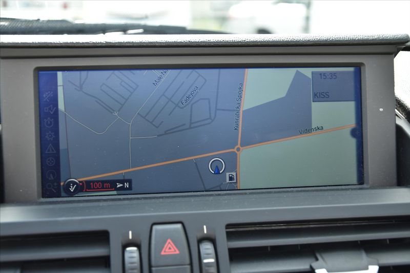 BMW Z4 23i 150kW SERVISNÍ KNIHA ČR - fotka 18 z 26