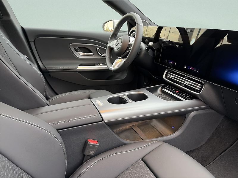 Mercedes-Benz CLA (2025) 200 - fotka 12 z 15