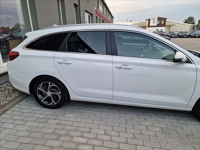 Hyundai i30 1.0 T-GDI Smart Kombi,ČR,1Maj - fotka 37 z 50
