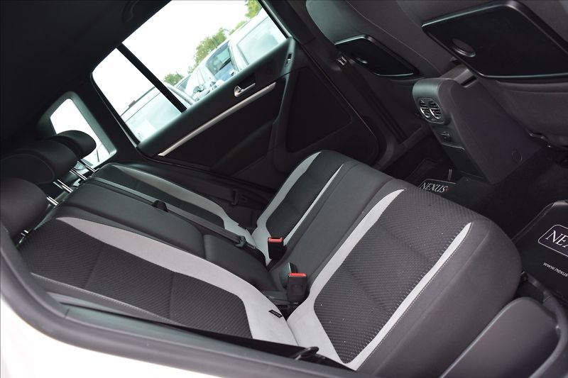 Volkswagen Tiguan 2,0 TDi 81KW R-LINE - fotka 26 z 51