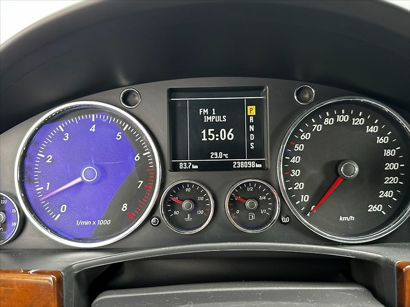 Volkswagen Touareg 3,2 V6 177kW-4X4-LPG - fotka 18 z 36