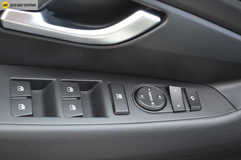 Hyundai i30 WG 1,5I MT SMART FAMILY NAVI - fotka 38 z 47