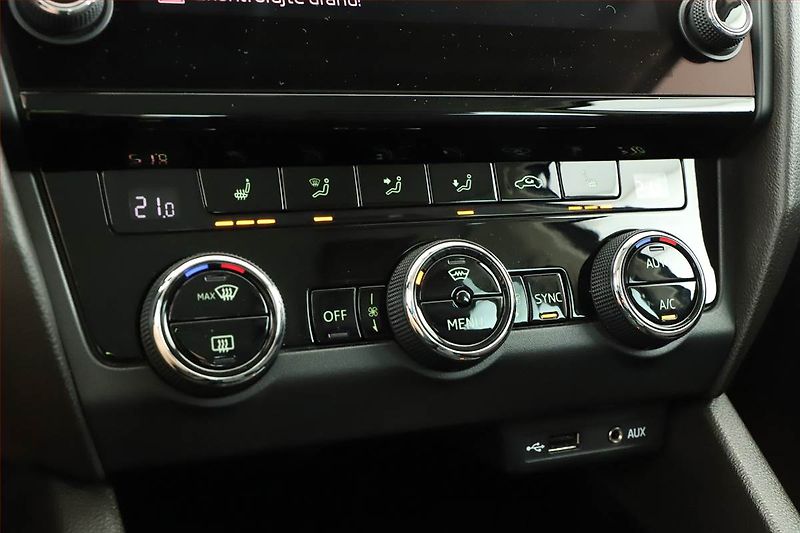 Škoda Octavia (2017) Laurin&Klement 2.0 TDI, Kůže - fotka 17 z 20