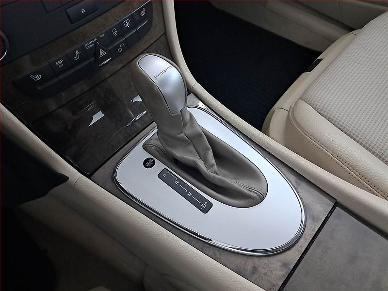 Mercedes-Benz Třídy E (2002) E 320 , Automat, po STK, Tažné - fotka 13 z 18