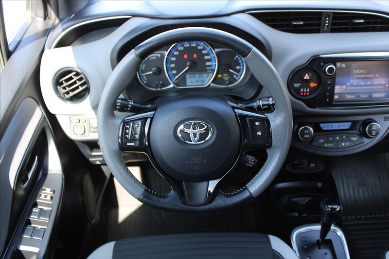 Toyota Yaris 1,5 HYBRID  ČR,A/T,SELECTION - fotka 10 z 31