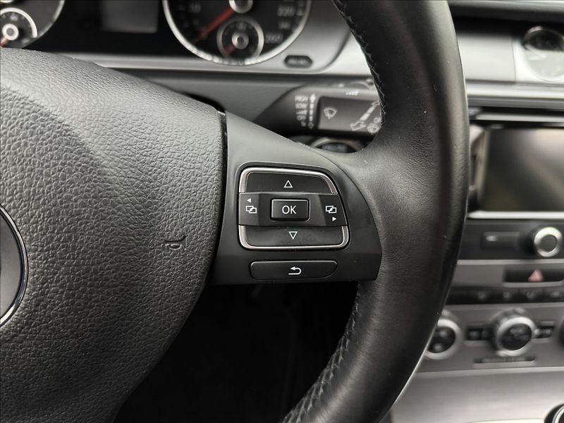 Volkswagen Passat 1,4 TSi NAVI SENZORY TAŽNÉ - fotka 12 z 36