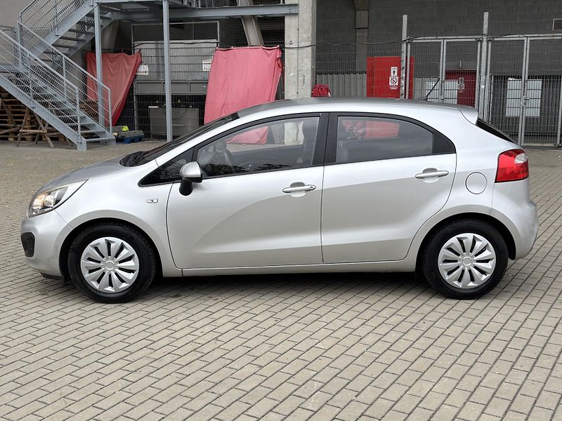 Kia Rio (2015) 1.2i 63kw  - fotka 2 z 18
