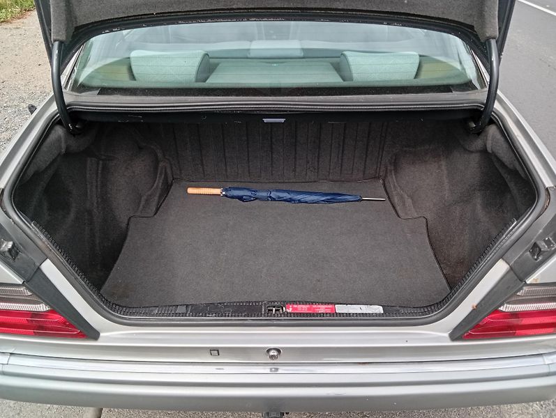 Mercedes-Benz Třídy E E 200 D - fotka 17 z 18