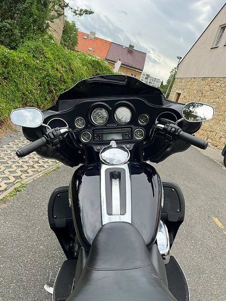 Harley-Davidson FLHTK Electra Glide Ultra Limited 1690 (2012) - fotka 9 z 12