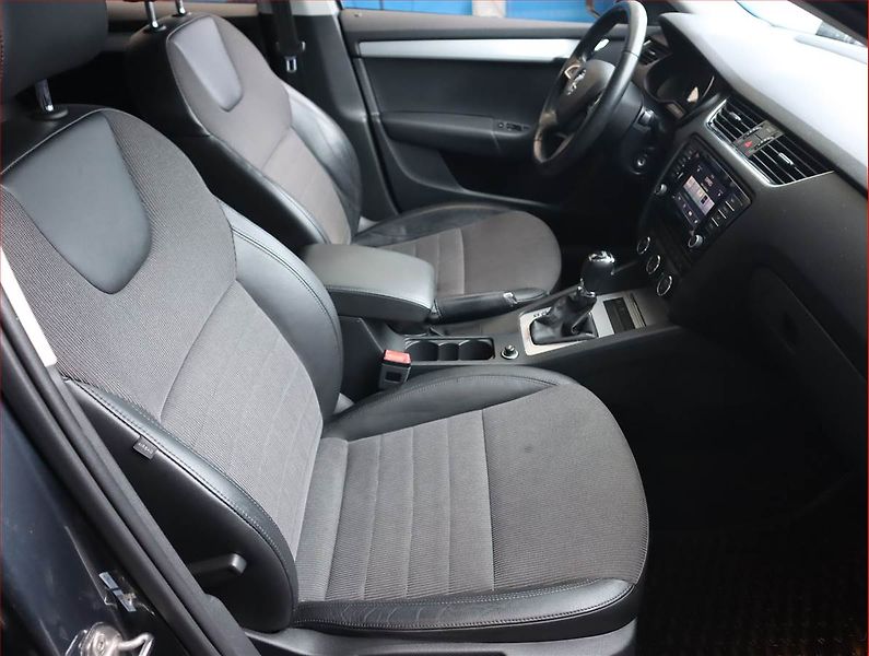 Škoda Octavia (2014) 1.6 TDI, Automat, Navi - fotka 9 z 20