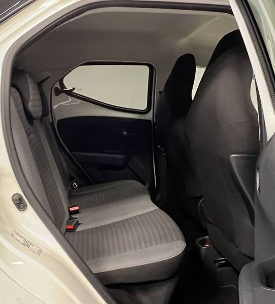 Toyota Aygo 1.0 X-PLAY - fotka 11 z 15