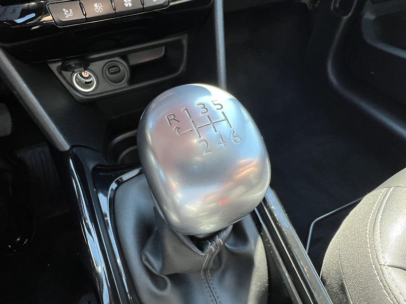 Peugeot 2008 (2019) 1.5 BlueHDi - fotka 29 z 40