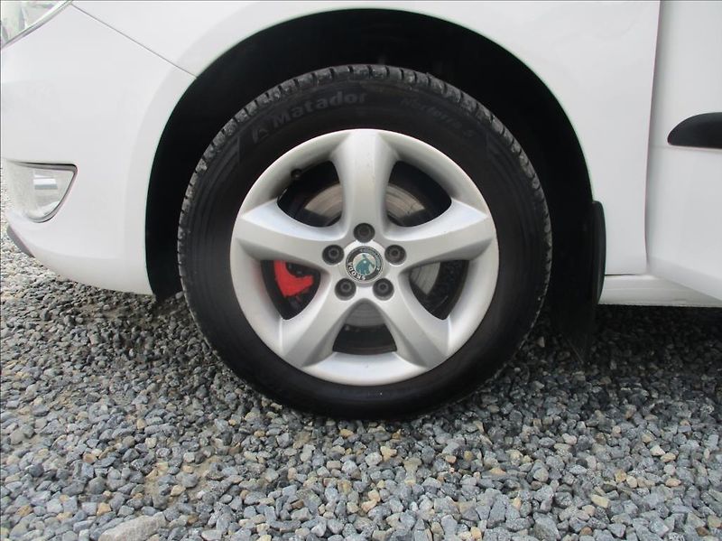 Škoda Fabia 1,4 i 16v, klima,servis,tažné, - fotka 24 z 34