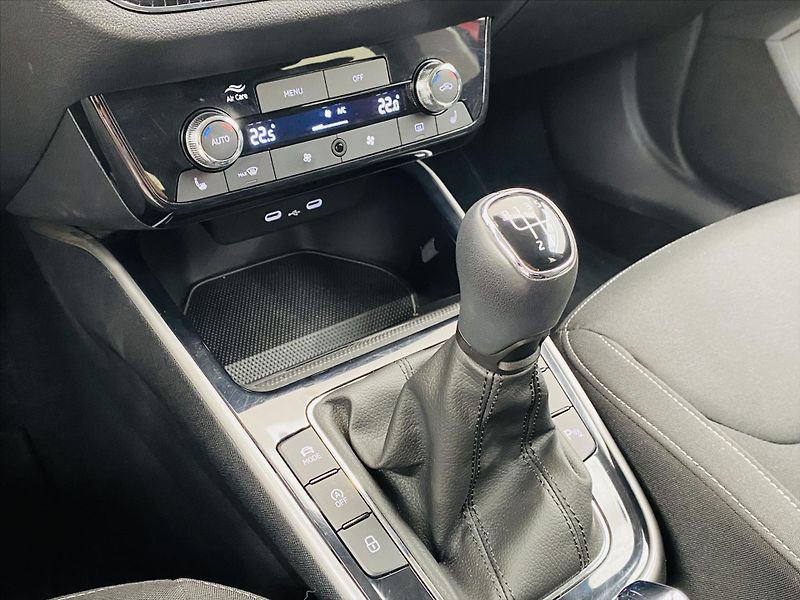 Škoda Fabia 1,0 TSI 70kW Selection - fotka 19 z 25