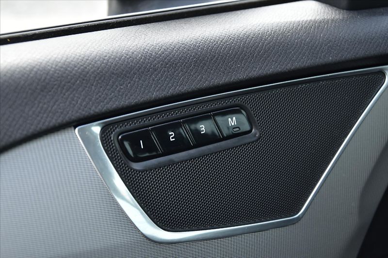Volvo XC90 D5 AWD INSCRIPTION ČR - fotka 24 z 26