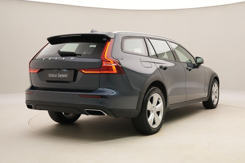 Volvo V60 CC B4 AWD BRIGHT PLUS AUT  - fotka 13 z 41