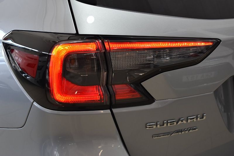 Subaru Outback 2.5i 4WD Active - fotka 6 z 21