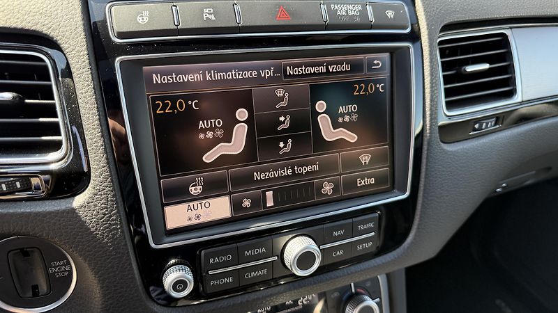 Volkswagen Touareg 3.0TDi*193kW*R-LINE*PERLEŤ - fotka 27 z 44