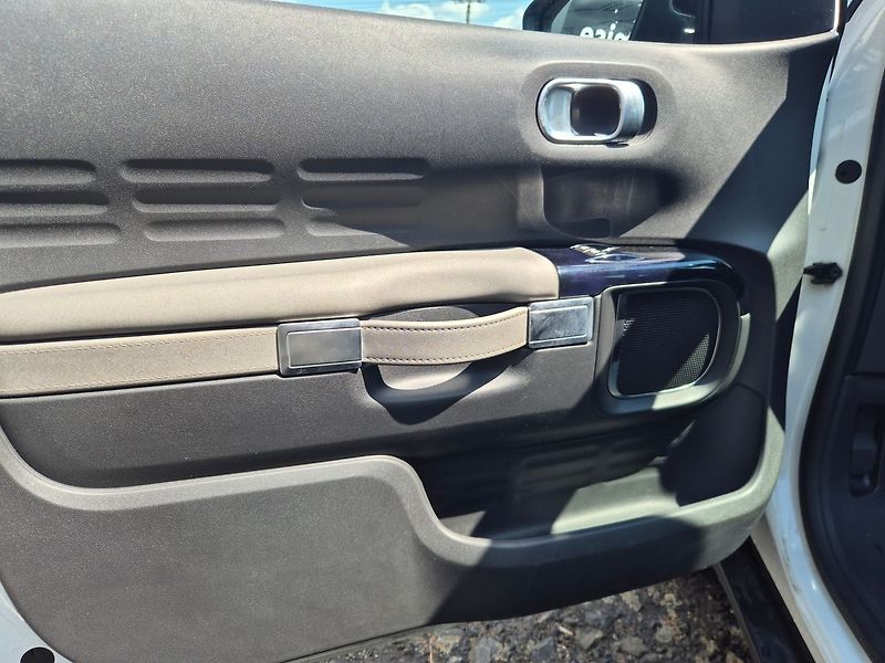 Citroën C4 Cactus 1.2 81kW Shine - AUTOMAT - fotka 22 z 26