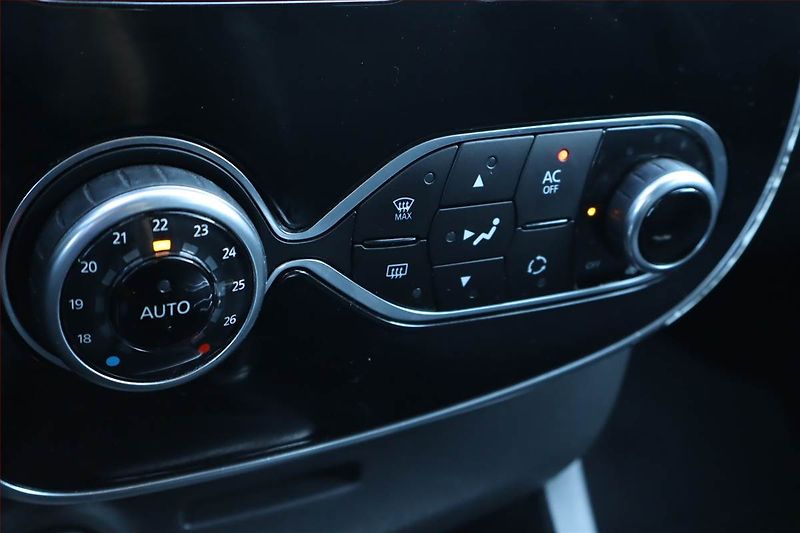Renault Clio (2015) 1.2 TCe, Automat, Serv.kniha - fotka 16 z 24
