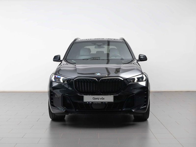 BMW X5 xDrive30d - fotka 2 z 22
