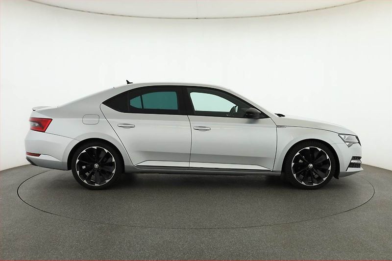 Škoda Superb (2021) Sportline 2.0 TDI - fotka 6 z 29
