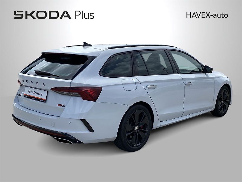 Škoda Octavia (2023) Combi 2.0 TSI RS - fotka 2 z 38