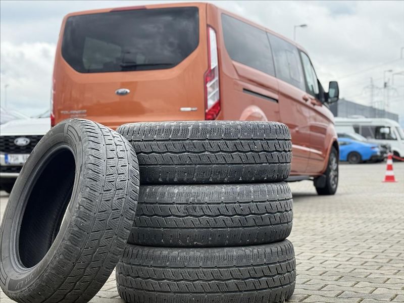 Ford Tourneo Custom 2,0 EcoBlue 136 kW Titanium X - fotka 12 z 25