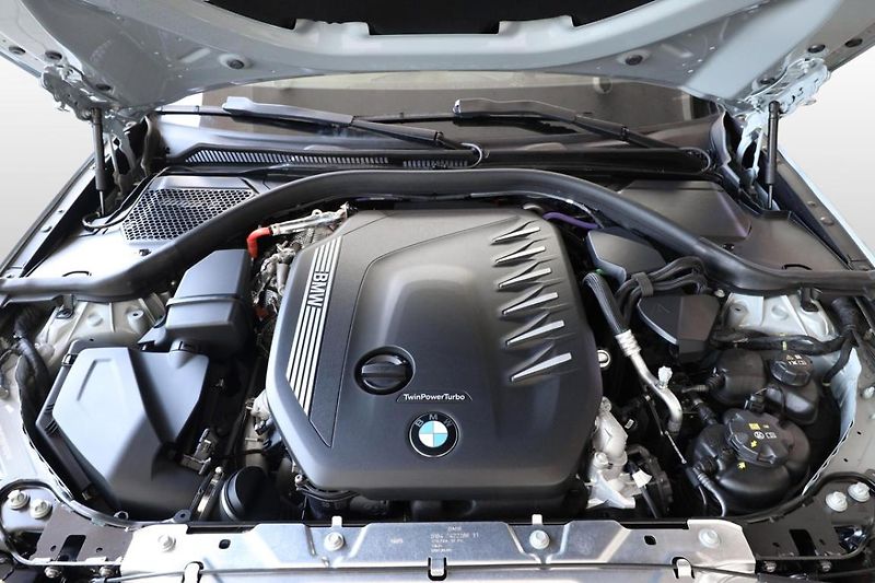 BMW Řada 3 330d xDrive Touring - fotka 9 z 25