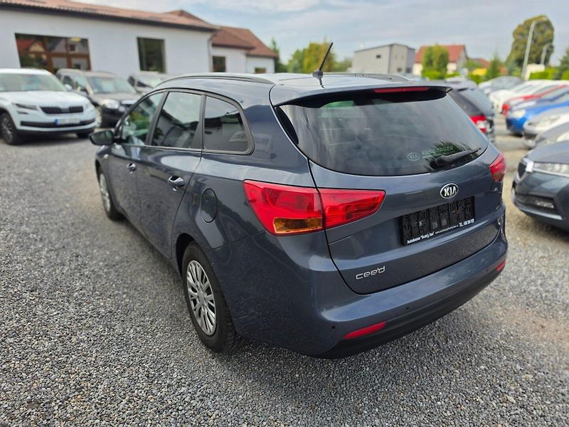 Kia Ceed (2015) 1.4 i TOP STAV - fotka 5 z 23
