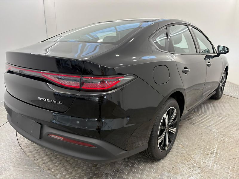 BYD Seal 5 DM-i (2025) 156 Kw Design - fotka 2 z 10
