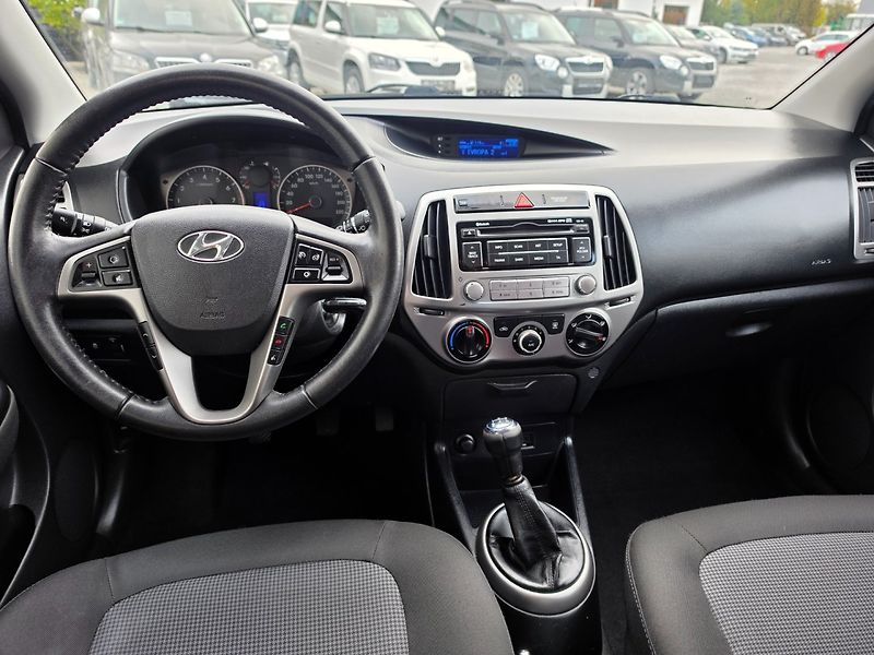Hyundai i20 (2014) 1.2i Velmi pěkný - fotka 14 z 19