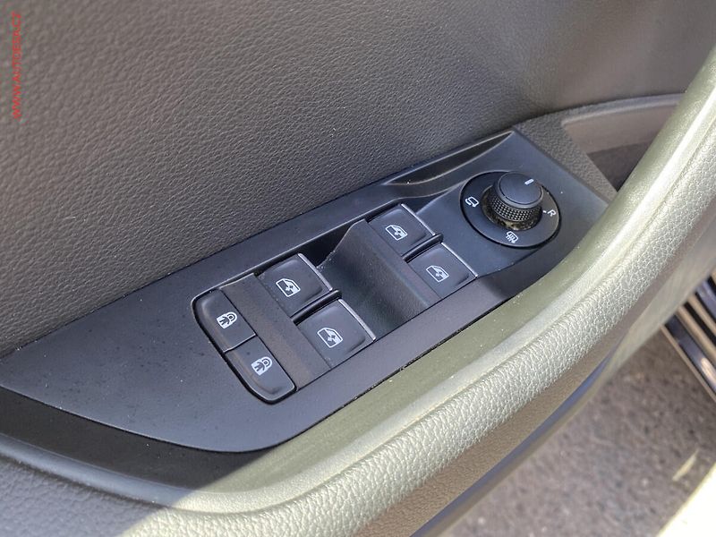 Škoda Superb (2019) 1.5 TSi, Style, bixen, navi - fotka 14 z 19